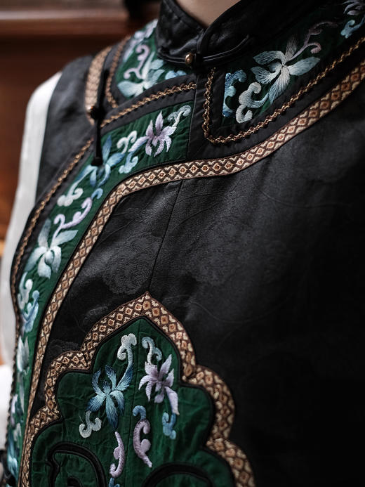 盛唐牡丹盛奢系列| 限量款| 高货-绣花偏襟兰花卷草纹大如意马甲-黑色(特殊商品不退不换) 商品图8