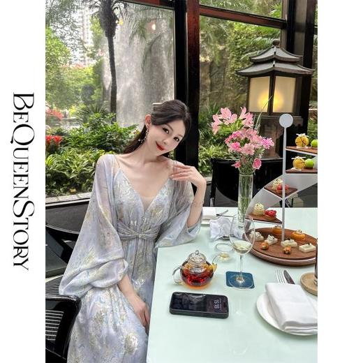 BeQueenStory【蓝金殿堂】贵气桑蚕丝灯笼袖罩衫&V领吊带收腰连衣裙 商品图3