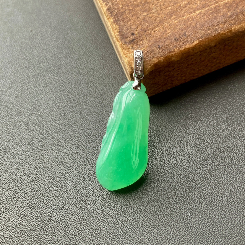 糯冰种阳绿厚庄翡翠福瓜