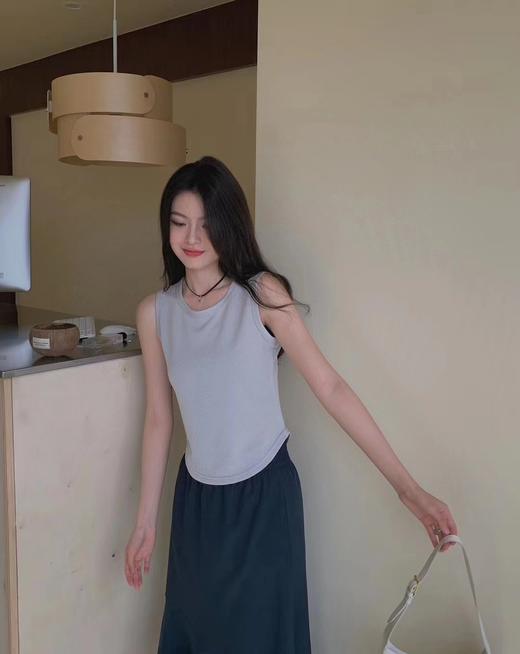 鹿鹿推荐·修身显瘦纯色内搭外穿无袖背心上衣 商品图3