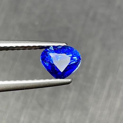 1.06ct 蓝宝石裸石 商品图0