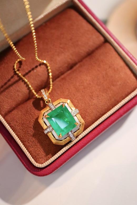 4.39ct 祖母绿吊坠 商品图2