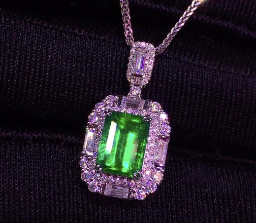 1.31ct 祖母绿吊坠 商品图3