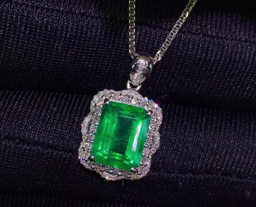 2.65ct 祖母绿吊坠 商品图0