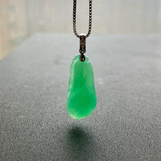 糯冰种阳绿厚庄翡翠福瓜 商品图8