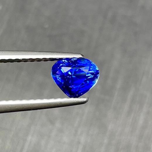1.06ct 蓝宝石裸石 商品图4