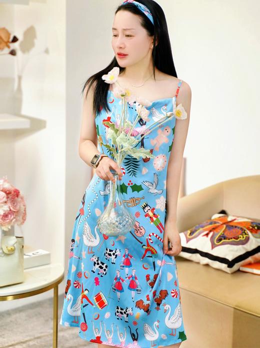 现货 【夏日欢乐派对】高级感设计6A级羽毛冰丝气质轻奢家居服套装五件套（睡衣套装+短裤+吊裙+发箍）到手五件~H242271858 商品图2