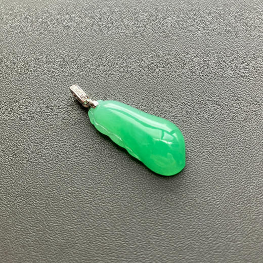 糯冰种阳绿厚庄翡翠福瓜 商品图3