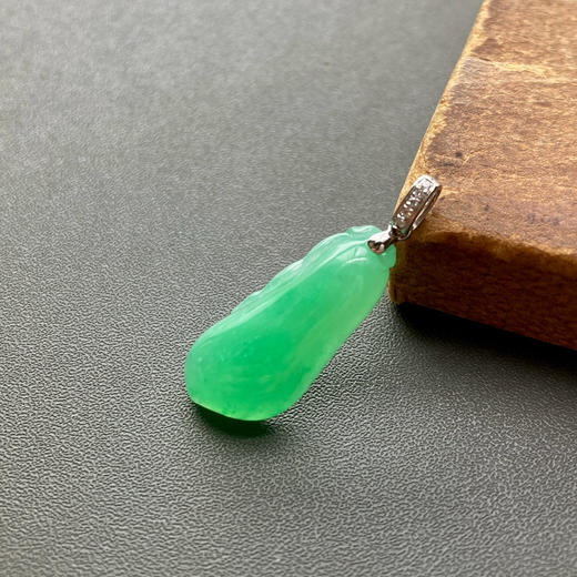 糯冰种阳绿厚庄翡翠福瓜 商品图1