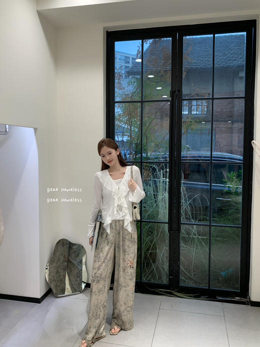 Read Nameless /白色荷叶边开衫2件套+绿染花缎面裤 商品图11