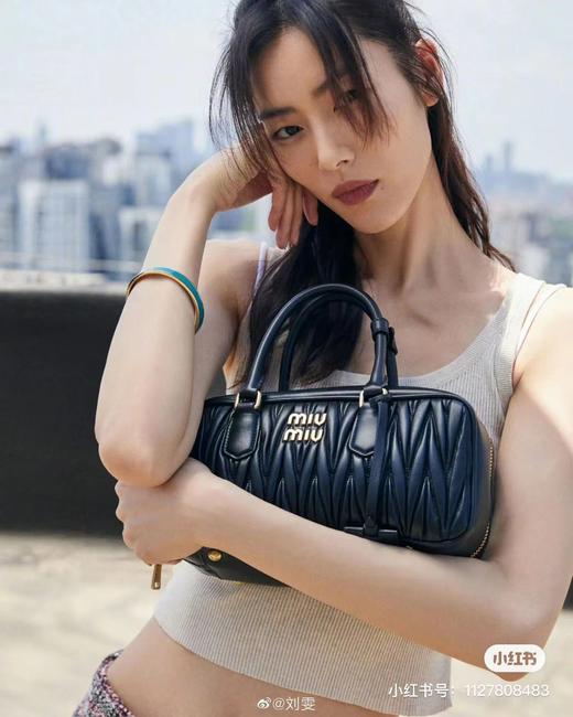 Miu Miu 缪缪女士Arcadie 羊皮革中号保龄球手提包 商品图3