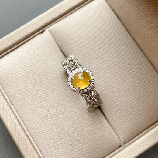高冰到玻璃种黄翡蛋面戒指铂金钻石镶嵌 商品图3