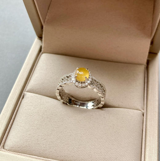 高冰到玻璃种黄翡蛋面戒指铂金钻石镶嵌 商品图5