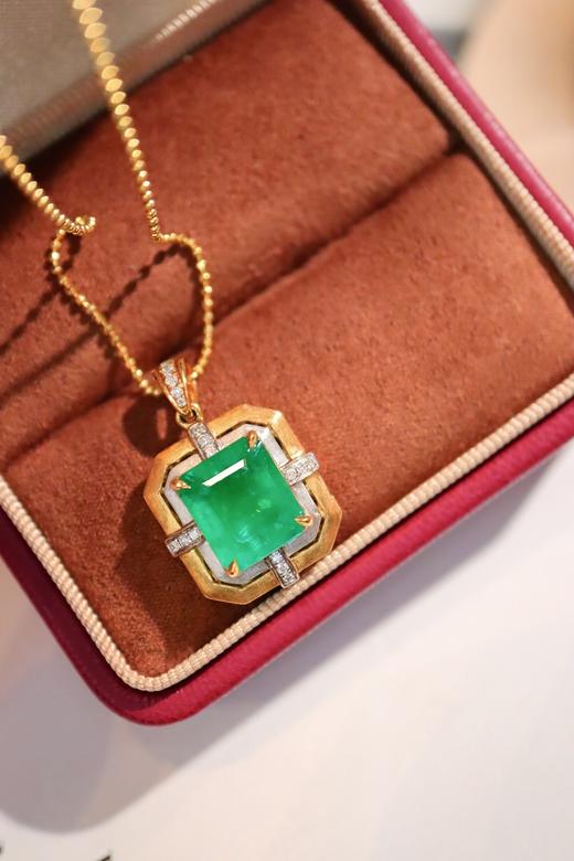 4.39ct 祖母绿吊坠 商品图3