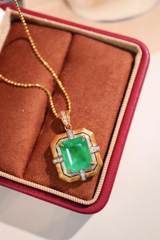 4.39ct 祖母绿吊坠 商品图1