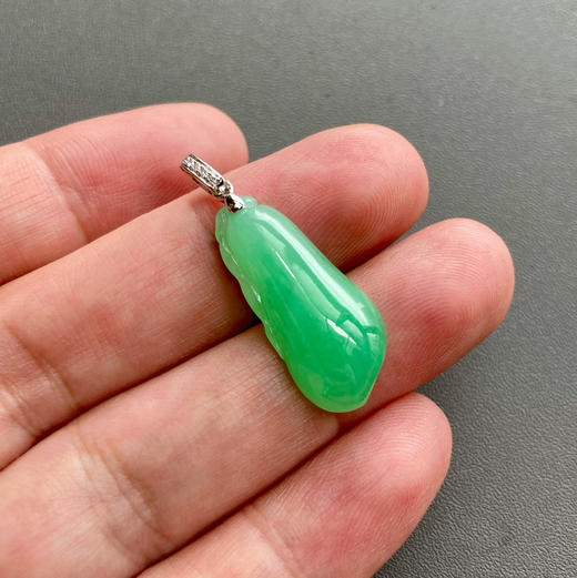 糯冰种阳绿厚庄翡翠福瓜 商品图6