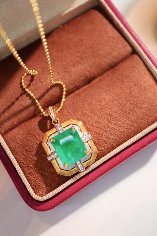 4.39ct 祖母绿吊坠 商品图4