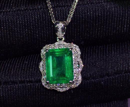 2.65ct 祖母绿吊坠 商品图1