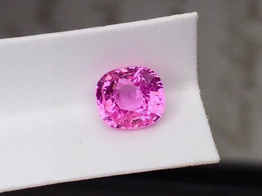 1.02ct 蓝宝石裸石 商品图3