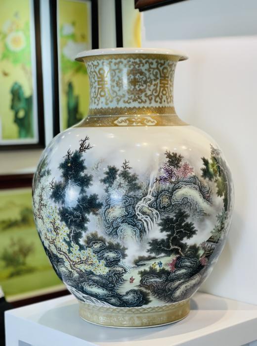 粉彩山水大赏瓶江山秀丽