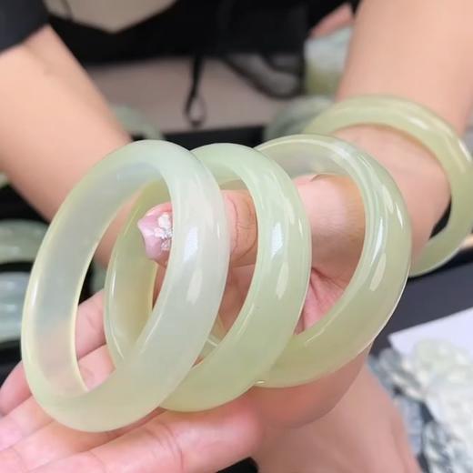 玉美人菲菲HZ#岫玉宽条手镯-多样性发一 商品图0