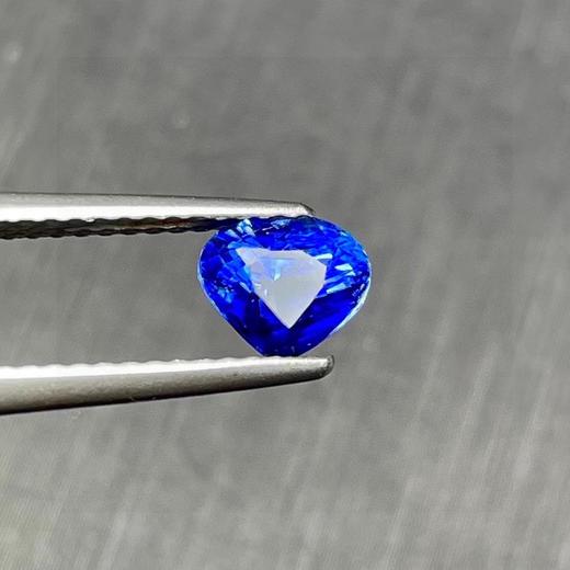 1.06ct 蓝宝石裸石 商品图5
