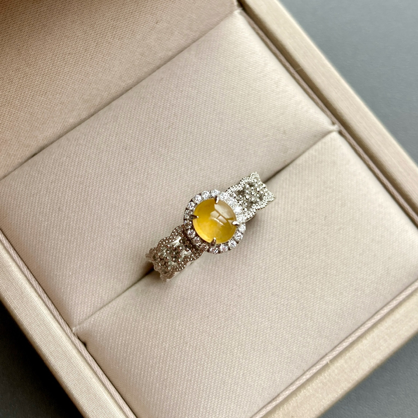 高冰到玻璃种黄翡蛋面戒指铂金钻石镶嵌