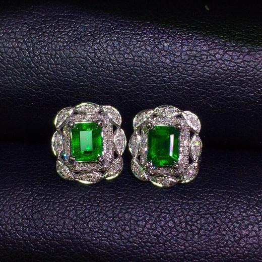 0.95ct 祖母绿耳钉 商品图1