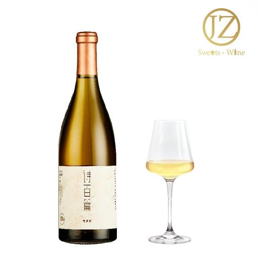 【诗百篇】中国怀来迦南酒业 珍藏霞多丽干白葡萄酒 热带水果的香气 8个月橡木桶带来的奶油及烘烤味道 珍藏级别用来宴客和馈赠都尽显规格 充分冰镇后饮用 2016/2017/2018随机发货 商品图1