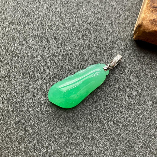 糯冰种阳绿厚庄翡翠福瓜 商品图2