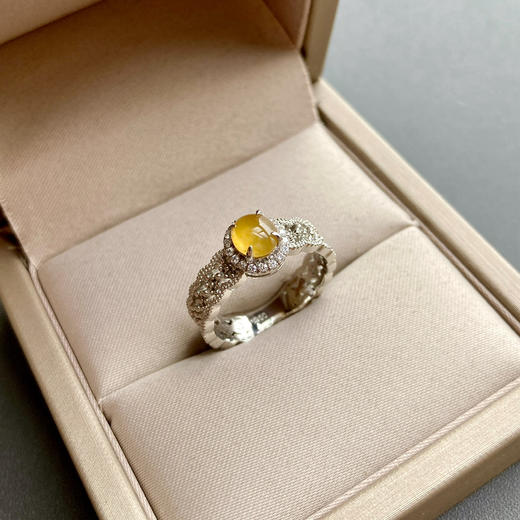 高冰到玻璃种黄翡蛋面戒指铂金钻石镶嵌 商品图1