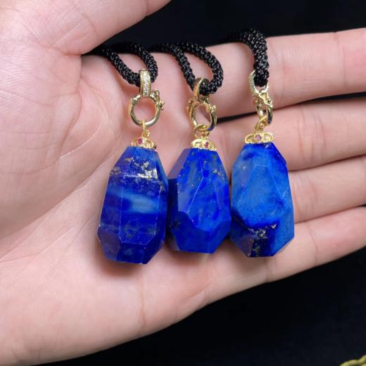 玉美人菲菲HZ#青金石随型吊坠-多样性发 商品图0