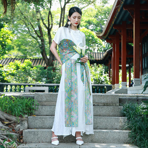 游园惊梦系列-翠袖红云拼接印花T恤 | 白色、绿色 商品图9