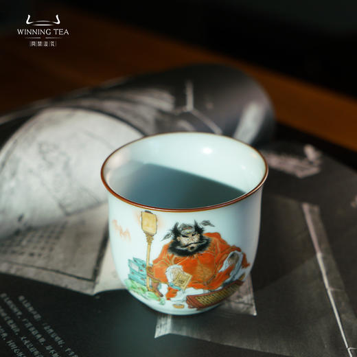 问鼎汝瓷鼎峰系列月白老款手握杯（ 钟馗弈棋）（缺货） 商品图4