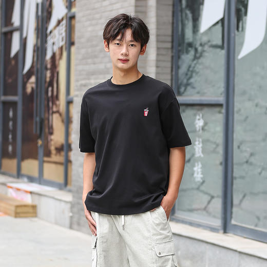 DRONKOO 2024 圆领左胸可乐刺绣后幅字母加刺绣微阔短袖T恤 商品图3