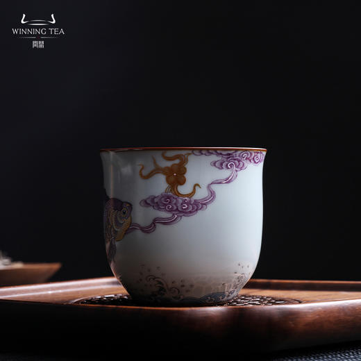 问鼎汝瓷鼎峰系列月白老款手握杯（潜鱼跃顶） 商品图4