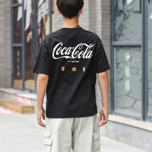 DRONKOO 2024 圆领左胸可乐刺绣后幅字母加刺绣微阔短袖T恤 商品图4