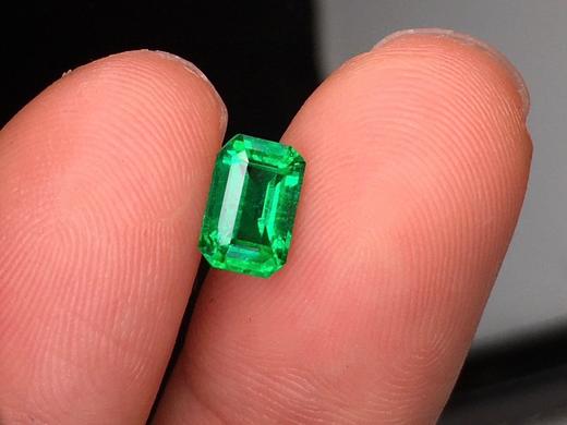 0.9ct 祖母绿裸石 商品图2