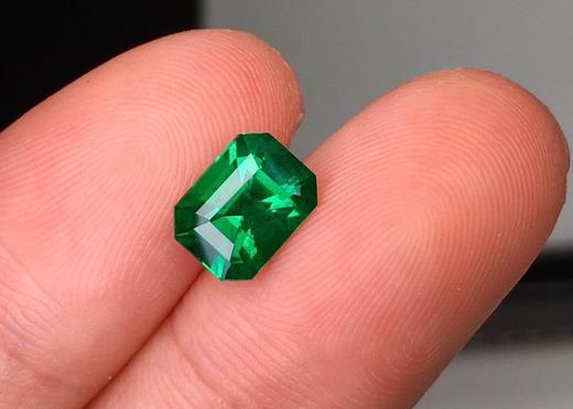 1.37ct 祖母绿裸石 商品图1