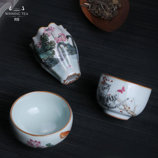 问鼎汝瓷鼎峰系列月白佛手杯（天鹅浮游） 月白精工敦善杯（漫戏游蝶） 商品图0