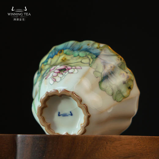 问鼎汝瓷鼎峰系列月白老款瓜棱杯（池阴夏荷）（缺货） 商品图2