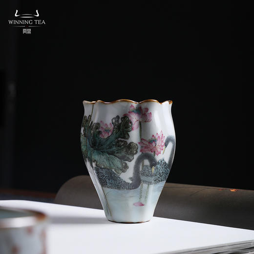 问鼎汝瓷鼎峰系列月白佛手杯（天鹅浮游） 月白精工敦善杯（漫戏游蝶） 商品图3