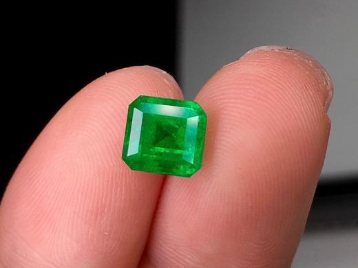 1.67ct 祖母绿裸石 商品图2