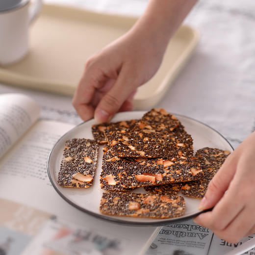高纤又饱腹！米惦【奇亚籽椰椰】脆片 看得见嚼得动的真材实料  美味不耽误 椰香四溢 全蛋制作 商品图3