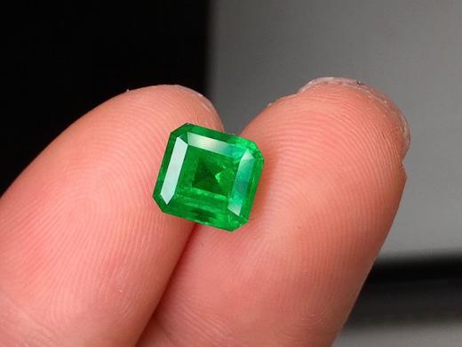 1.67ct 祖母绿裸石 商品图1