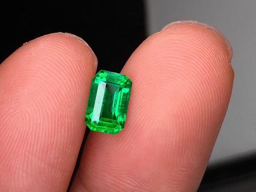 0.9ct 祖母绿裸石 商品图1