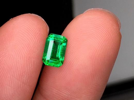 0.9ct 祖母绿裸石 商品图3