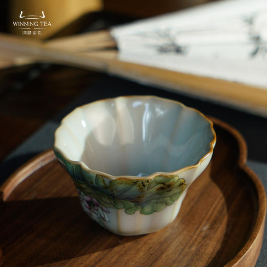 问鼎汝瓷鼎峰系列月白老款瓜棱杯（池阴夏荷）（缺货） 商品图4