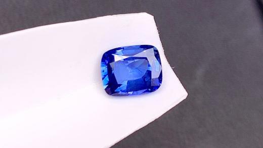 1.06ct 蓝宝石裸石 商品图1