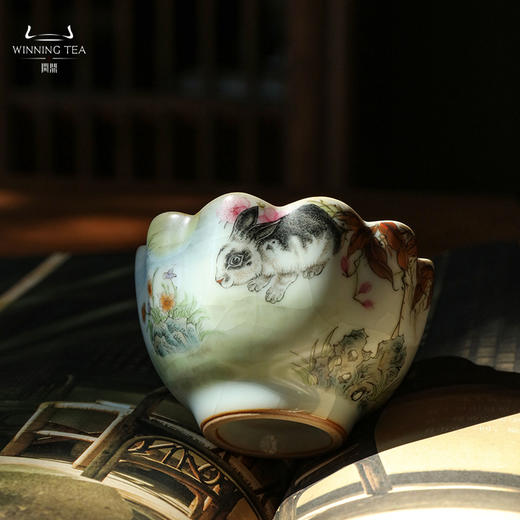 问鼎汝瓷鼎峰系列月白老款恋花杯（荔枝飘香）菡萏杯（乌兔走林） 菱式方杯（青绿山水） 商品图1